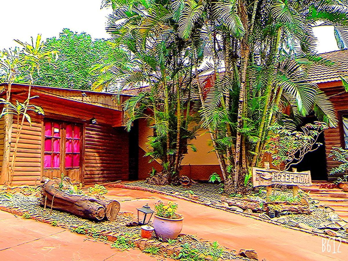 Hostel Garden Stone Puerto Iguazú Zewnętrze zdjęcie