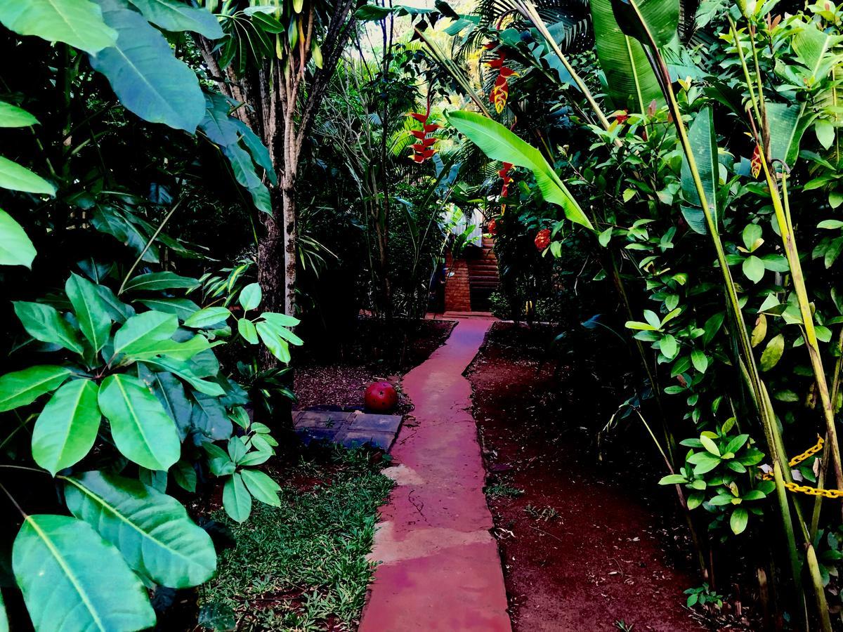 Hostel Garden Stone Puerto Iguazú Zewnętrze zdjęcie